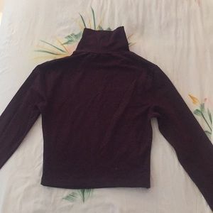 Long-sleeve crop top